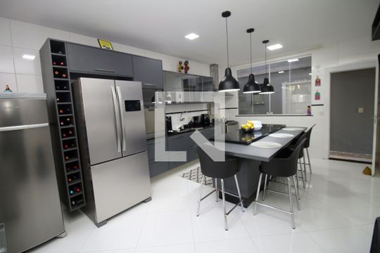 Cozinha de casa à venda com 4 quartos, 225m² em Vila Kosmos, Rio de Janeiro