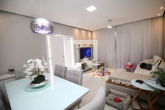 Sala de casa à venda com 4 quartos, 225m² em Vila Kosmos, Rio de Janeiro