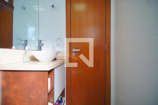 Banheiro de apartamento à venda com 2 quartos, 70m² em Mauá, Novo Hamburgo