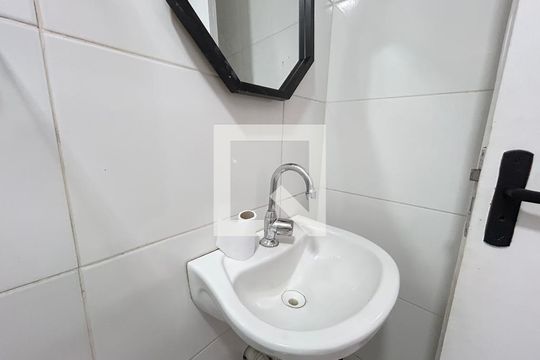 Banheiro do Quarto 2 de apartamento para alugar com 2 quartos, 79m² em Federação, Salvador