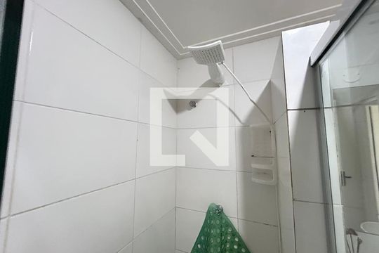 Banheiro Social de apartamento para alugar com 2 quartos, 79m² em Federação, Salvador