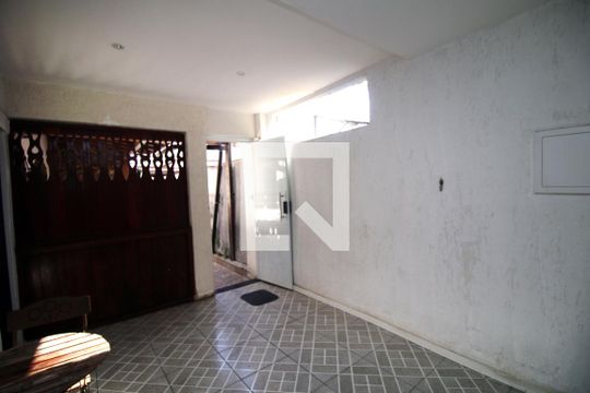 Corredor de casa à venda com 3 quartos, 130m² em Irajá, Rio de Janeiro