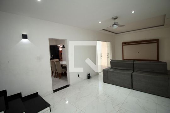 Sala de casa à venda com 3 quartos, 130m² em Irajá, Rio de Janeiro