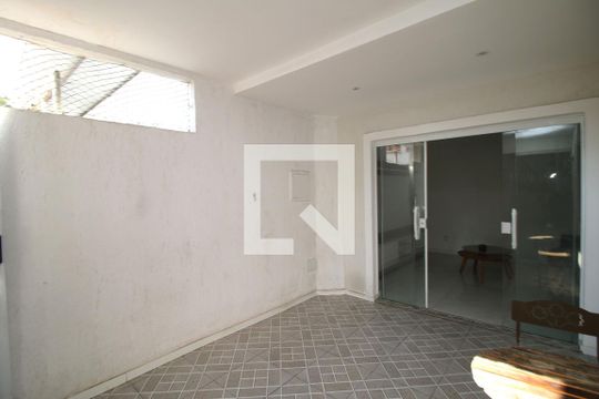 Corredor de casa à venda com 3 quartos, 130m² em Irajá, Rio de Janeiro