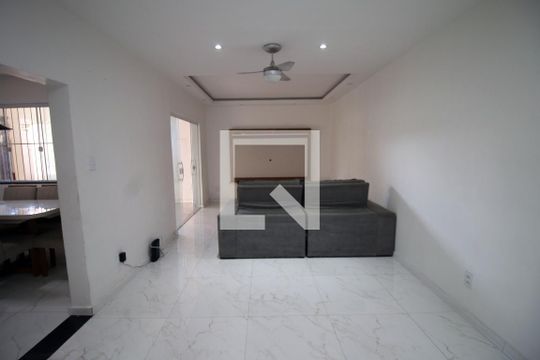 Sala de casa à venda com 3 quartos, 130m² em Irajá, Rio de Janeiro