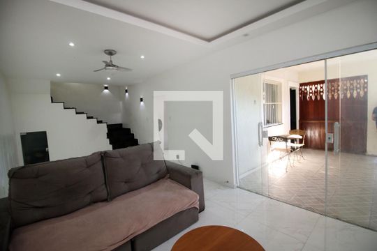 Sala de casa à venda com 3 quartos, 130m² em Irajá, Rio de Janeiro