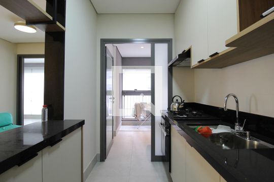 Cozinha de apartamento para alugar com 3 quartos, 77m² em Indianópolis, São Paulo