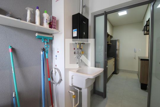 Área de Serviço de apartamento para alugar com 3 quartos, 77m² em Indianópolis, São Paulo
