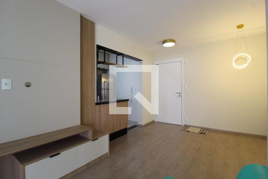 Sala de apartamento para alugar com 3 quartos, 77m² em Indianópolis, São Paulo