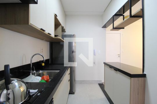Cozinha de apartamento para alugar com 3 quartos, 77m² em Indianópolis, São Paulo