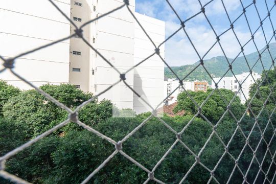 Vista do Quarto 2 de apartamento à venda com 2 quartos, 58m² em Grajaú, Rio de Janeiro