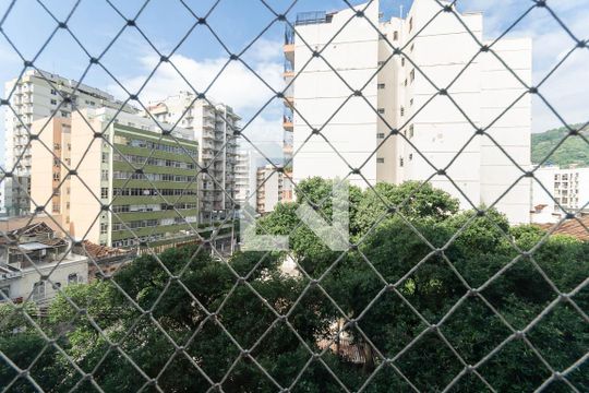 Vista de apartamento à venda com 2 quartos, 58m² em Grajaú, Rio de Janeiro