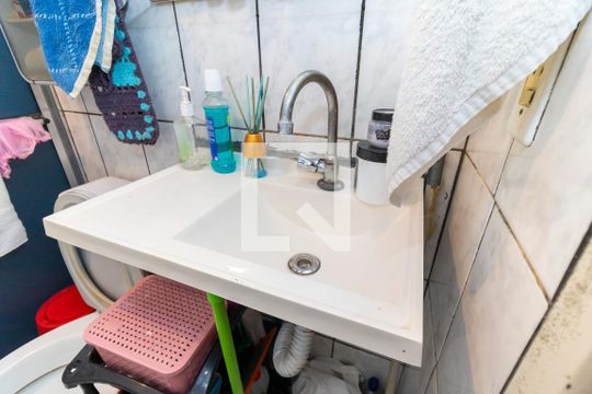 Banheiro de apartamento à venda com 2 quartos, 45m² em Jardim Redil, São Paulo