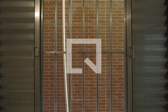 Suíte 1 de casa para alugar com 1 quarto, 30m² em Ayrosa, Osasco