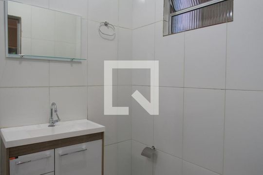 Banheiro de casa para alugar com 1 quarto, 30m² em Ayrosa, Osasco