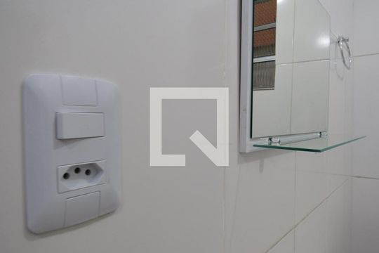 Banheiro de casa para alugar com 1 quarto, 30m² em Ayrosa, Osasco