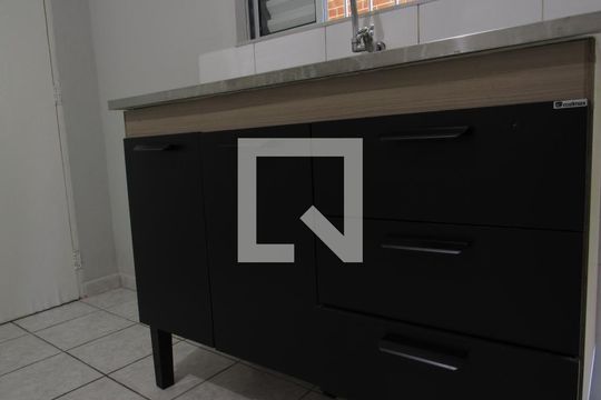 Sala/Cozinha de casa para alugar com 1 quarto, 30m² em Ayrosa, Osasco