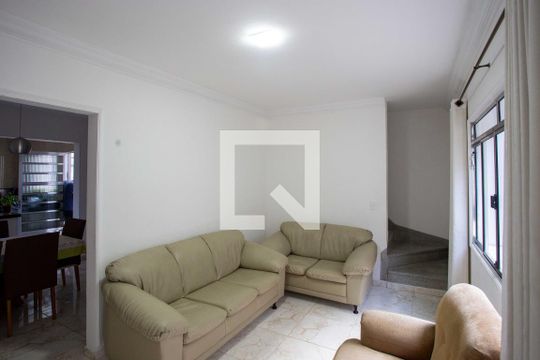 Sala de TV de casa à venda com 2 quartos, 120m² em Centro, Diadema