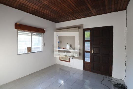 Casa à venda com 3 quartos, 160m² em Niterói, Canoas