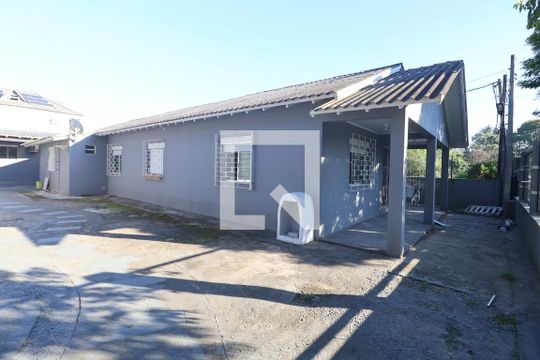 Área externa de casa à venda com 3 quartos, 160m² em Niterói, Canoas