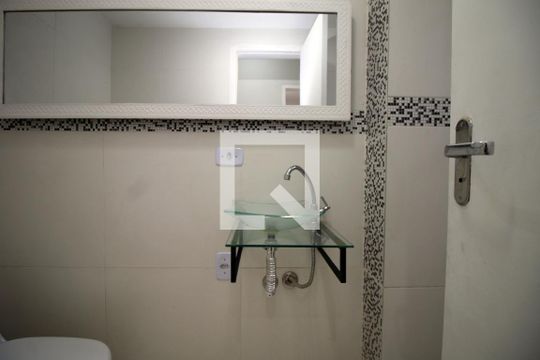 Banheiro de apartamento para alugar com 3 quartos, 60m² em Madureira, Rio de Janeiro