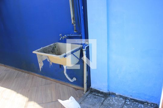 Quintal com área de serviço de casa à venda com 4 quartos, 230m² em Jardim Santa Mena, Guarulhos