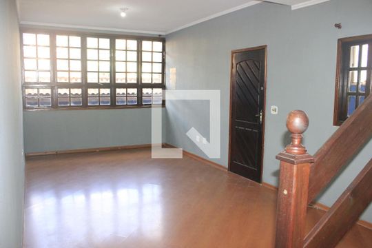 Sala de casa à venda com 4 quartos, 230m² em Jardim Santa Mena, Guarulhos
