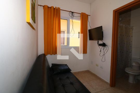 Sala de casa de condomínio para alugar com 2 quartos, 51m² em Maracanã, Praia Grande