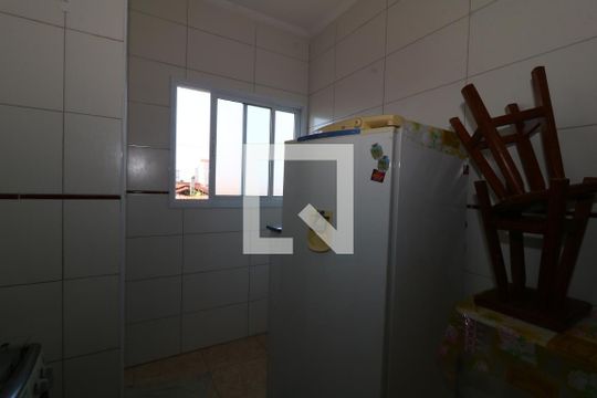 Cozinha de casa de condomínio para alugar com 2 quartos, 51m² em Maracanã, Praia Grande