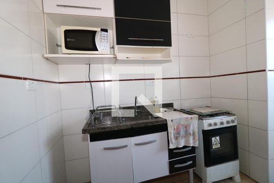 Cozinha de casa de condomínio para alugar com 2 quartos, 51m² em Maracanã, Praia Grande