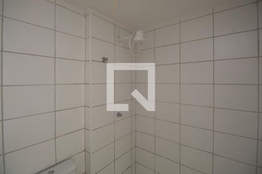 Banheiro de apartamento para alugar com 2 quartos, 53m² em Parque Vitoria, São Paulo