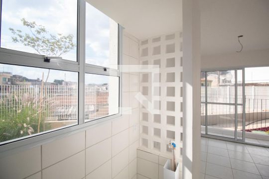 Cozinha e Área de Serviço de apartamento para alugar com 2 quartos, 53m² em Parque Vitoria, São Paulo