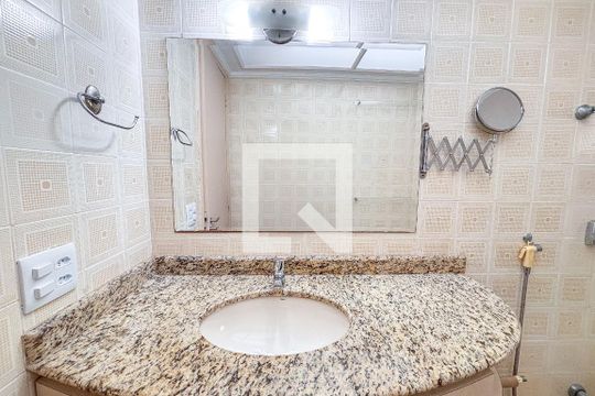 Banheiro de apartamento à venda com 1 quarto, 43m² em Pinheiros, São Paulo