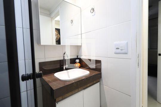 Banheiro de apartamento à venda com 3 quartos, 58m² em Vila California, São Paulo