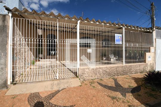 Fachada de casa à venda com 2 quartos, 160m² em Vila Miguel Vicente Cury, Campinas
