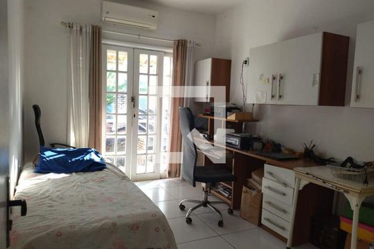 Casa à venda com 5 quartos, 180m² em Itaipu, Niterói