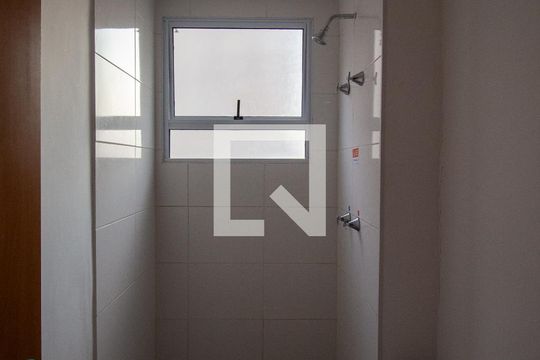 Banheiro de apartamento para alugar com 2 quartos, 48m² em Parada Xv de Novembro, São Paulo