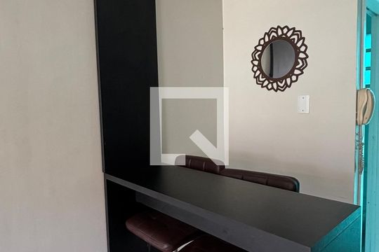 Sala  de casa de condomínio para alugar com 2 quartos, 100m² em Vila Homero Thon, Santo André