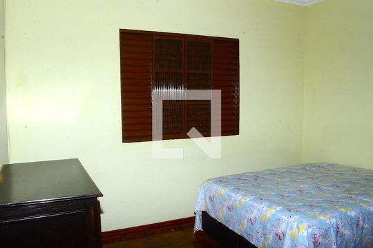 Quarto 2 de casa à venda com 2 quartos, 580m² em Dom Silverio, Belo Horizonte