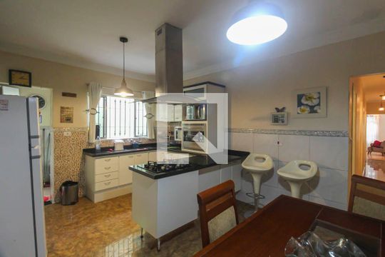 Cozinha de casa à venda com 3 quartos, 200m² em Água Rasa, São Paulo