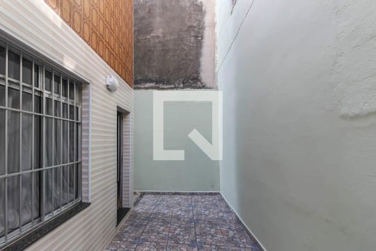 Quintal de casa à venda com 3 quartos, 200m² em Água Rasa, São Paulo