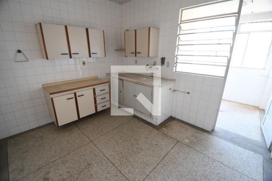 Cozinha de apartamento à venda com 2 quartos, 124m² em Vila Itapura, Campinas