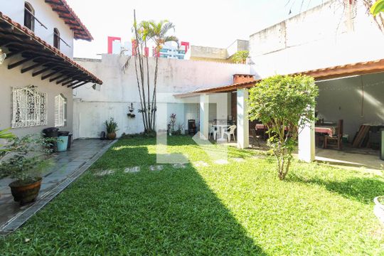 Quintal de casa à venda com 4 quartos, 858m² em Vila Jacuí, São Paulo