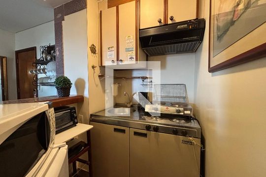 Cozinha de apartamento para alugar com 1 quarto, 48m² em Jardim Paulistano, São Paulo