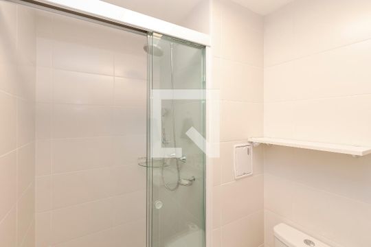Banheiro de kitnet/studio à venda com 1 quarto, 30m² em Campo Belo, São Paulo
