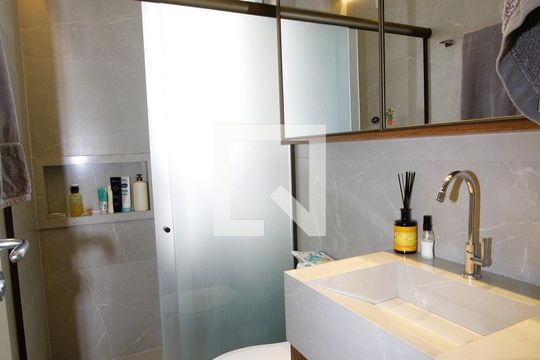 Banheiro Suíte de apartamento à venda com 2 quartos, 200m² em Gutierrez, Belo Horizonte