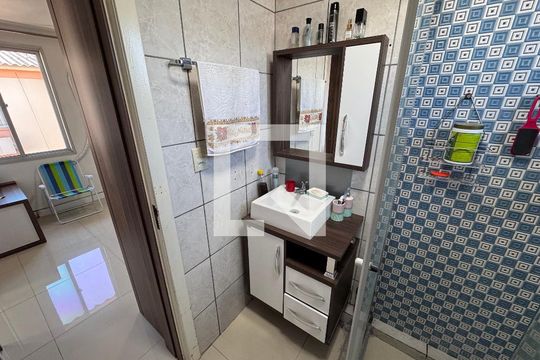 Banheiro de apartamento à venda com 2 quartos, 48m² em Campina, São Leopoldo