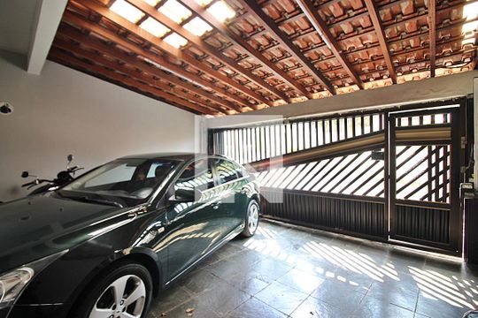 Garagem de casa à venda com 3 quartos, 210m² em Nova Petrópolis, São Bernardo do Campo