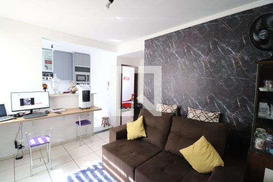 Sala de apartamento para alugar com 2 quartos, 65m² em Gávea, Uberlândia