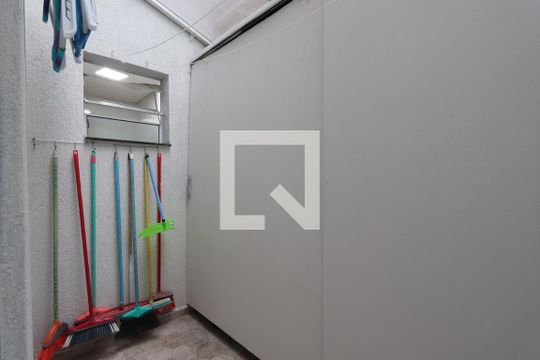 Quintal de apartamento à venda com 2 quartos, 60m² em Parque Sevilha, São Paulo